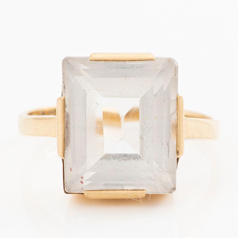 18K gold ring with a step-cut rock crystal, H Engelbert.