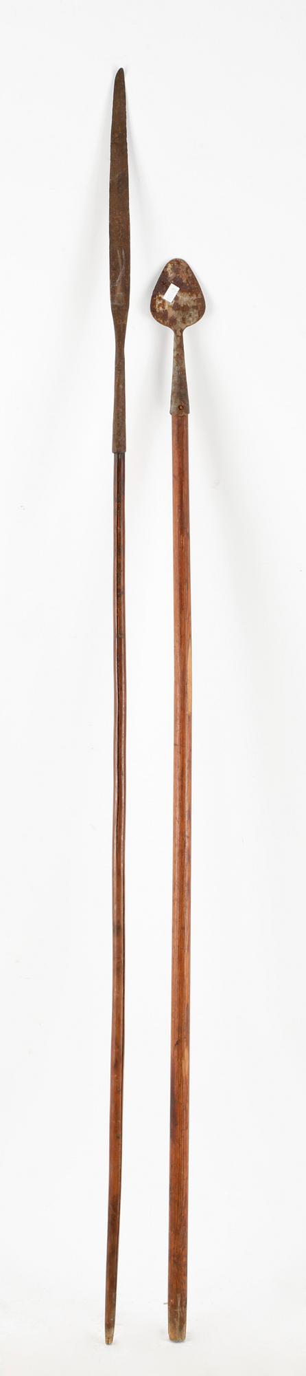 VANDRINGSSTAV, SPJUT, SKÖLD samt HORN, 5 delar, 1800/1900-tal.