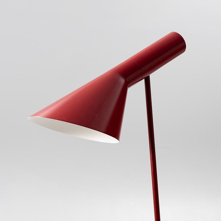 Arne Jacobsen, golvlampa, "AJ", Louis Poulsen, Danmark.