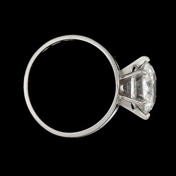 A solitaire diamond app. 4.14 cts ring. Quality app. F/VS2-SI1.