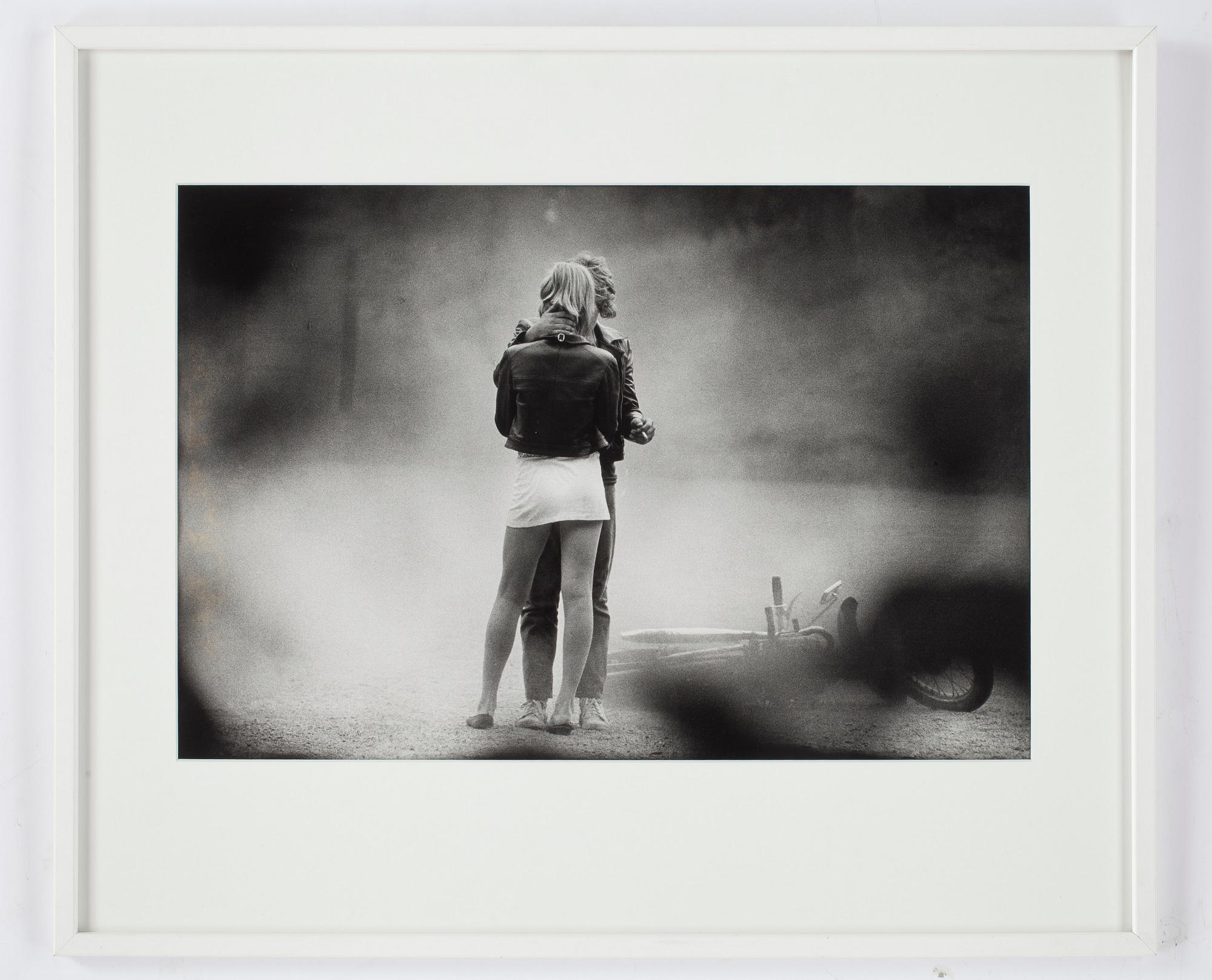 WALTER HIRSCH, gelatinsilverfotografi,"En kärlekshistoria". Signerad och daterad i maj 1970. Numrerad 5/15.