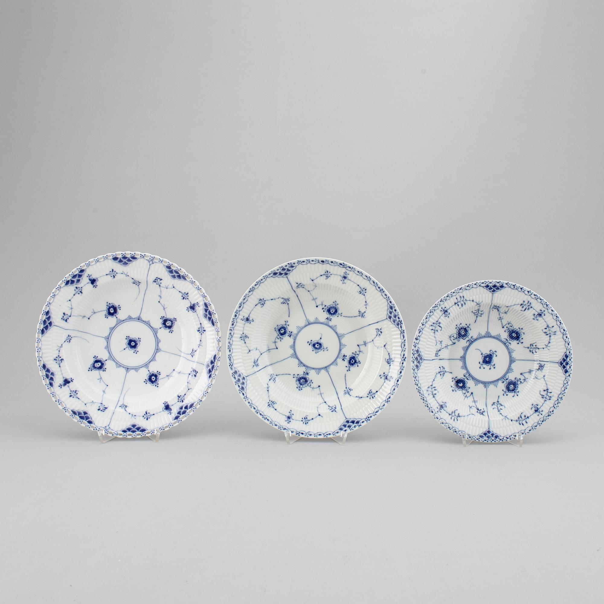 ROYAL COPENHAGEN, a part 'Musselmalet' service, Denmark (33 pieces).