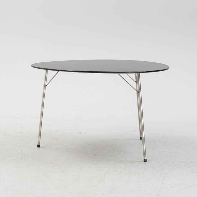 Arne Jacobsen, a model '3603' table from Fritz Hansen, 1950's.