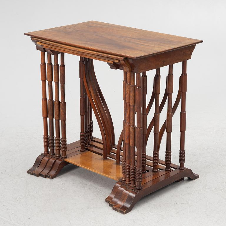 A nesting tabletable, 4 pieces, 19th century.