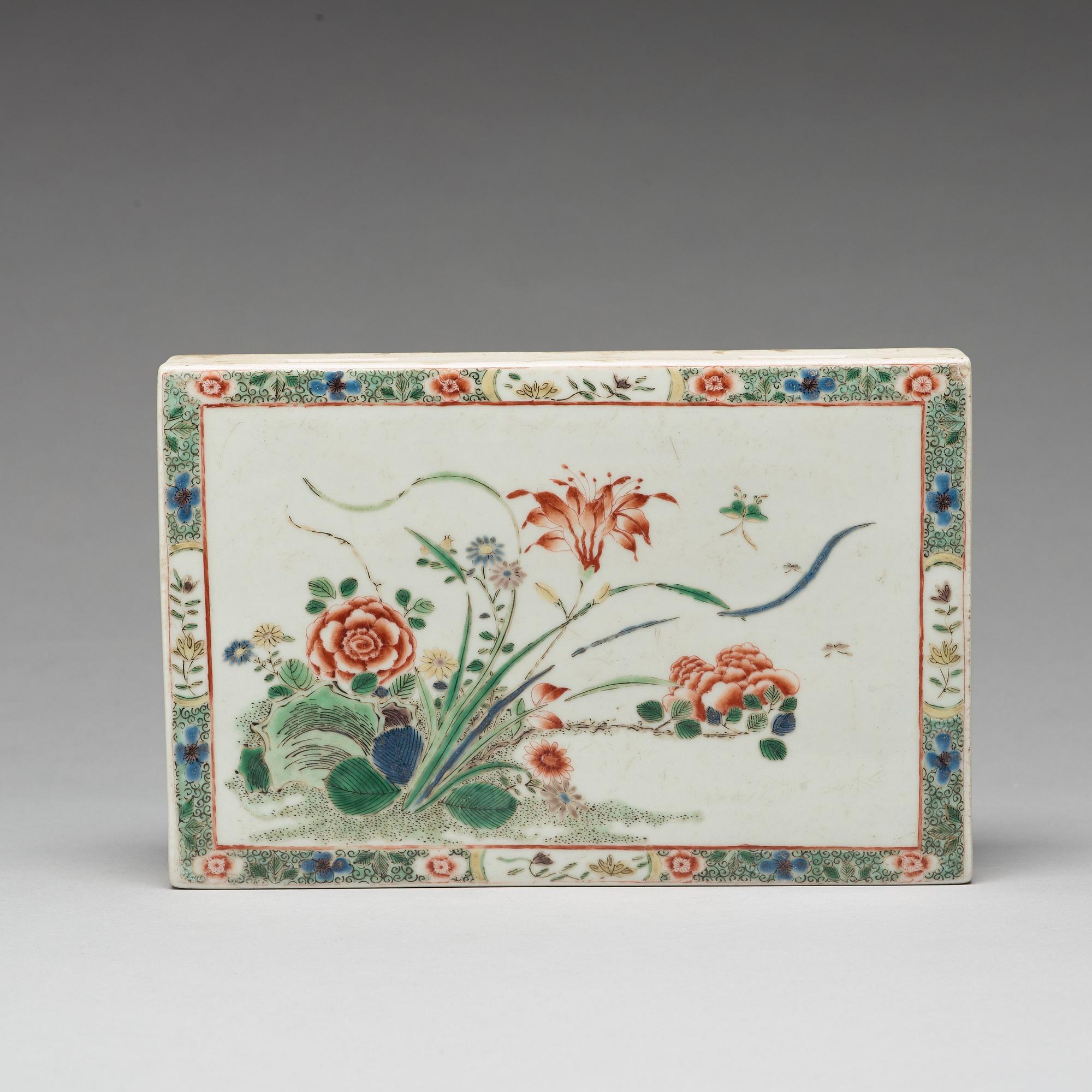 KAKELPLATTA/DEKORDEL, porslin. Qingdynastin (1644-1912).