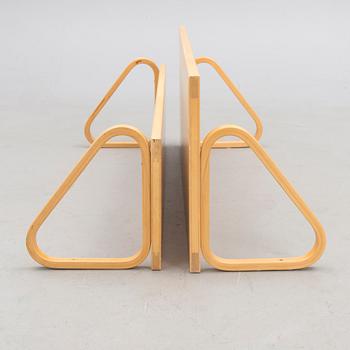 ALVAR AALTO, VÄGGHYLLOR, 2 st, 112A och 112B Artek, 1900-talets slut.