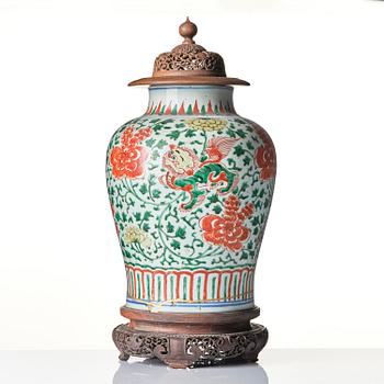 Urna, porslin. Transition, 1600-talets mitt.