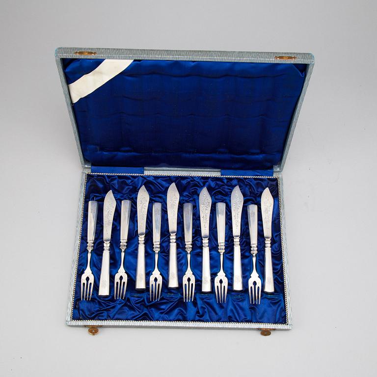 A set of twelve Hungarian early 20th century silver 800/1000 fish-cutlery.