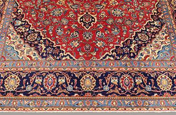 A CARPET, Kashan, ca 332 x 232 cm.