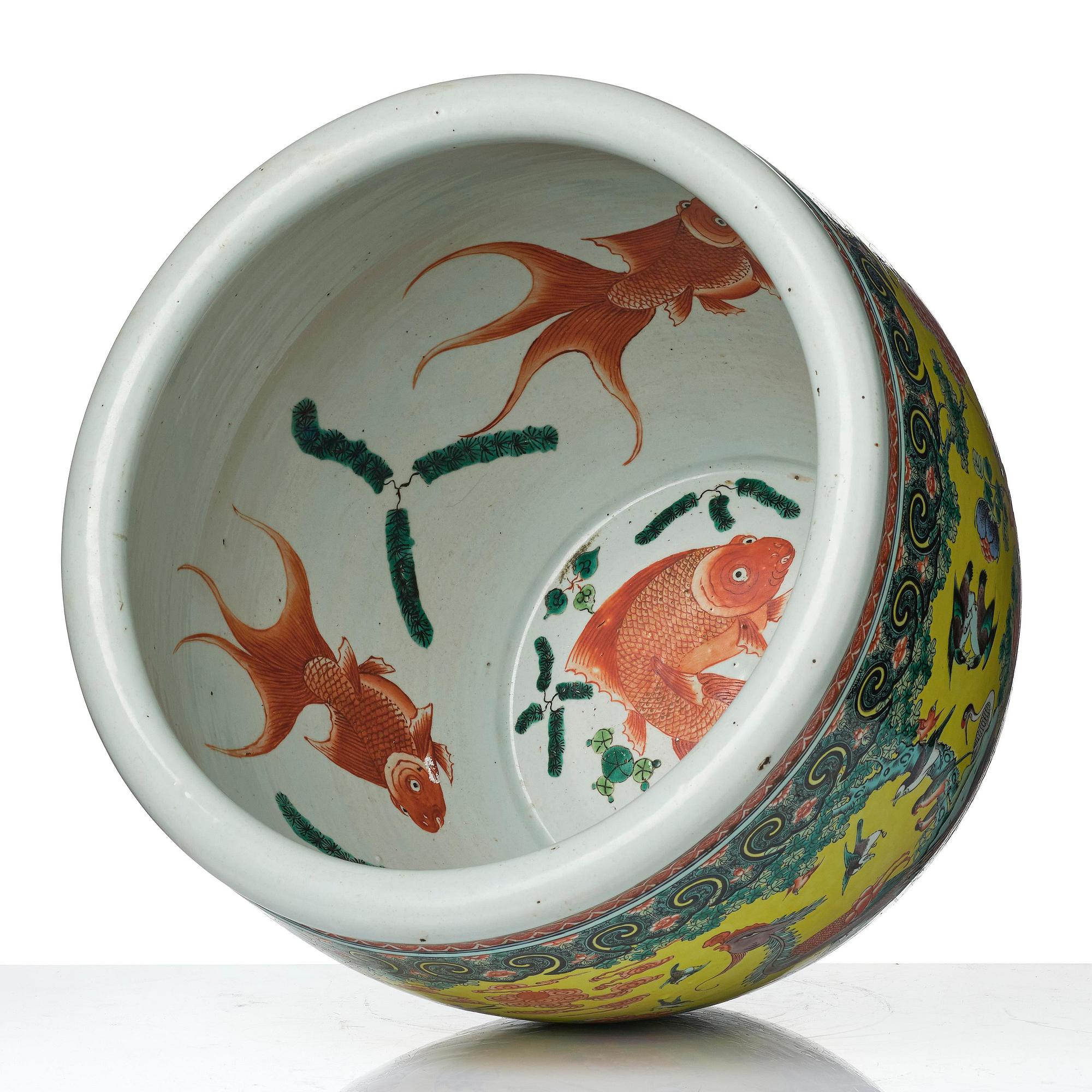 A large yellow ground '100 birds' fish basin, Qing dynasty, 19th century.
