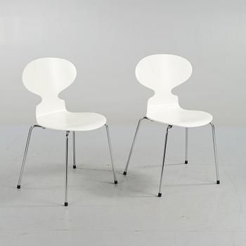 STOLAR, ett par, "Myran", Arne Jacobsen för Fritz Hansen.