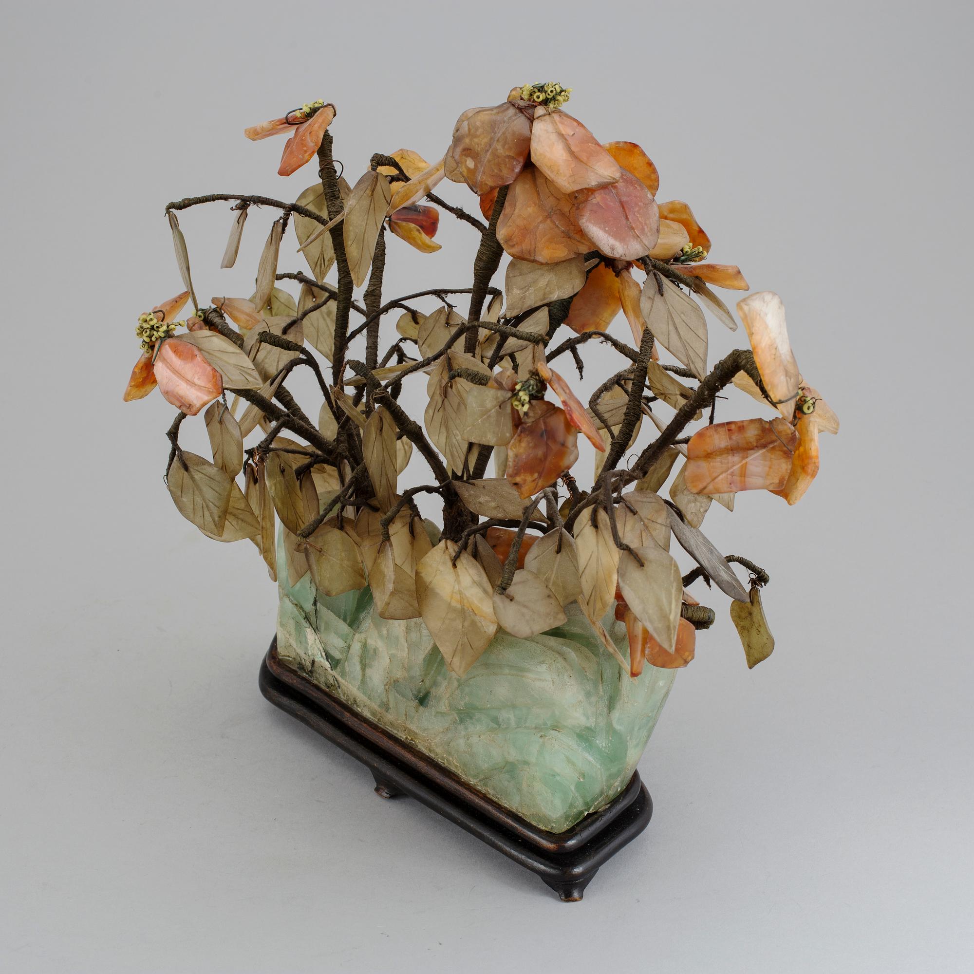 PRYDNADSTRÄD, bl a agat, Kina, 1900-tal.