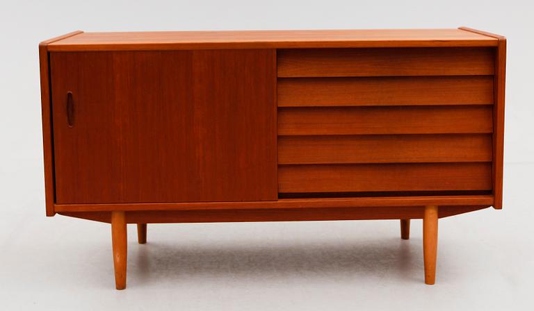 SIDEBOARD, "Trio", Nils Jonsson, Troeds, 1900-talets andra hälft.