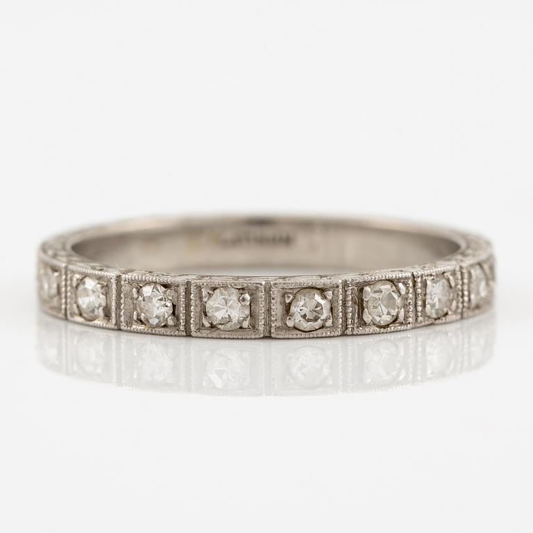 Ring, alliansring platina med åttkantslipade diamanter.