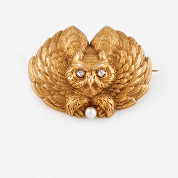 BROSCH, 14K guld med 2 rosenslipade diamanter samt odlad pärla. Vikt 4,4 gram.