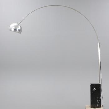 GOLVLAMPA, "Arco" Achille & Pier Castiglione,för Flos, Nave, Italien, 40års jubileum 2002, limiterad upplaga 60/3000.