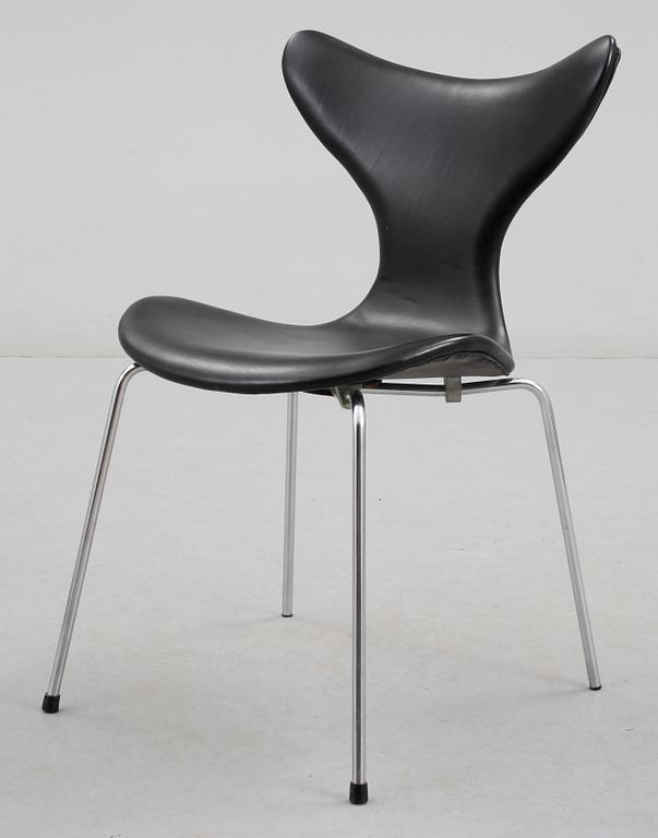 STOL, "Måsen / Mågen / Liljan" Arne Jacobsen, Fritz Hansen, Danmark, 1900/2000-tal.