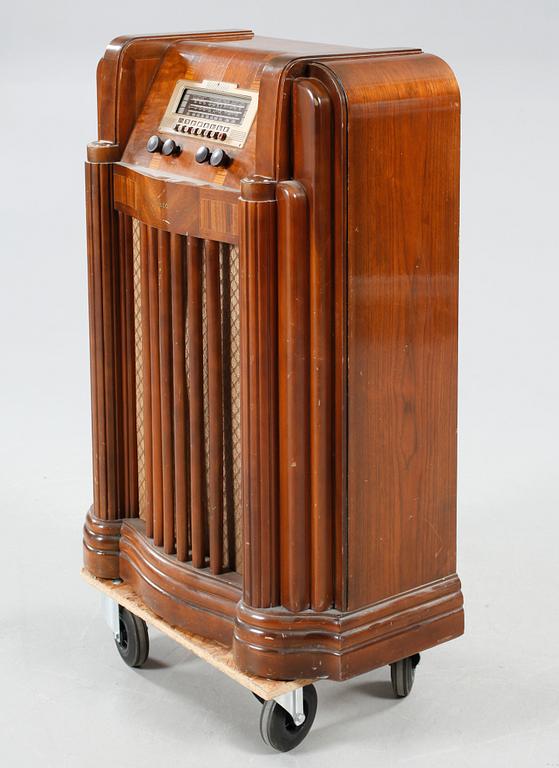 A radio by Philco, model 40-190, first half of the 20th century.