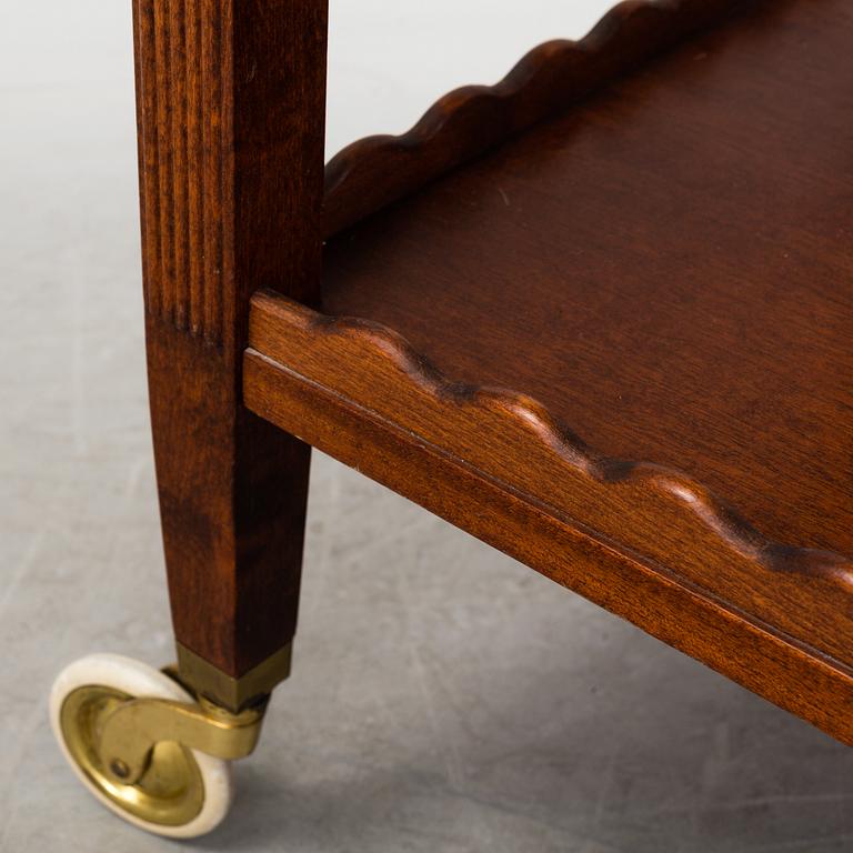 AN EARLY 19TH CENTURY SERVING TROLLEY.