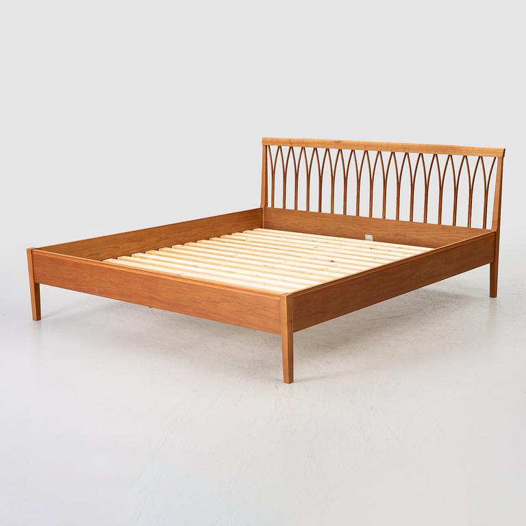 Carl Malmsten, Bed frame, 'Guldheden', Åfors Möbelfabrik, latter half of the 20th century.