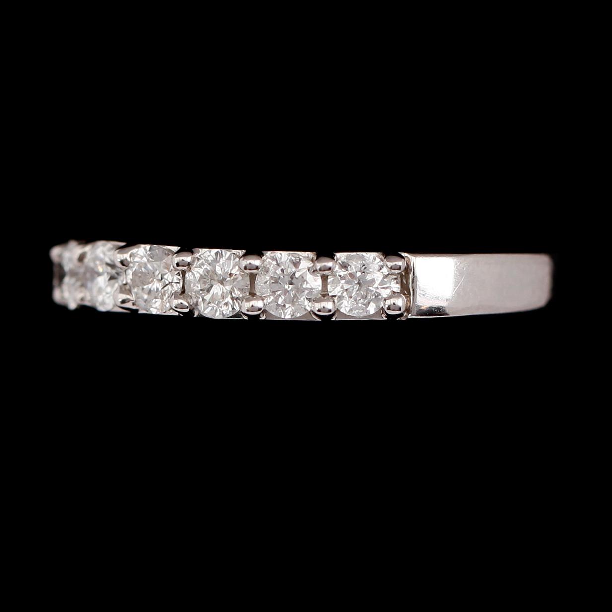 RING, 14 k vitguld, briljantslipade diamanter tot ca 1.00 ct.