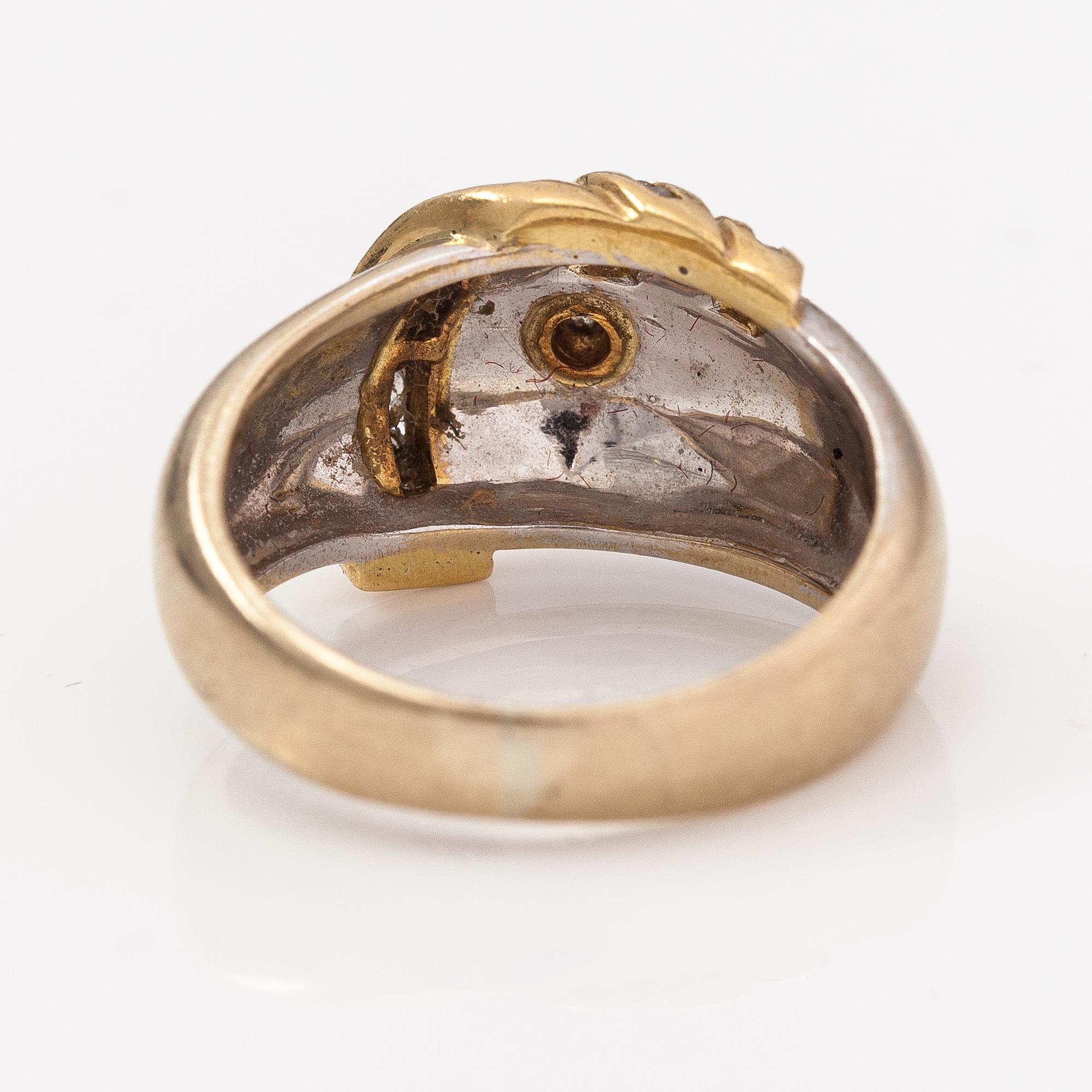 An 18K gold ring with diamonds ca. 0.21 ct in total.