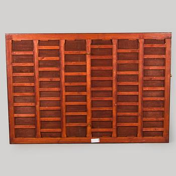 Karl Tirén, An Art Nouveau mahogany dining table with twelve chairs, A.B Naeslunds Möbelfabrik i Umeå, approx. 1901.