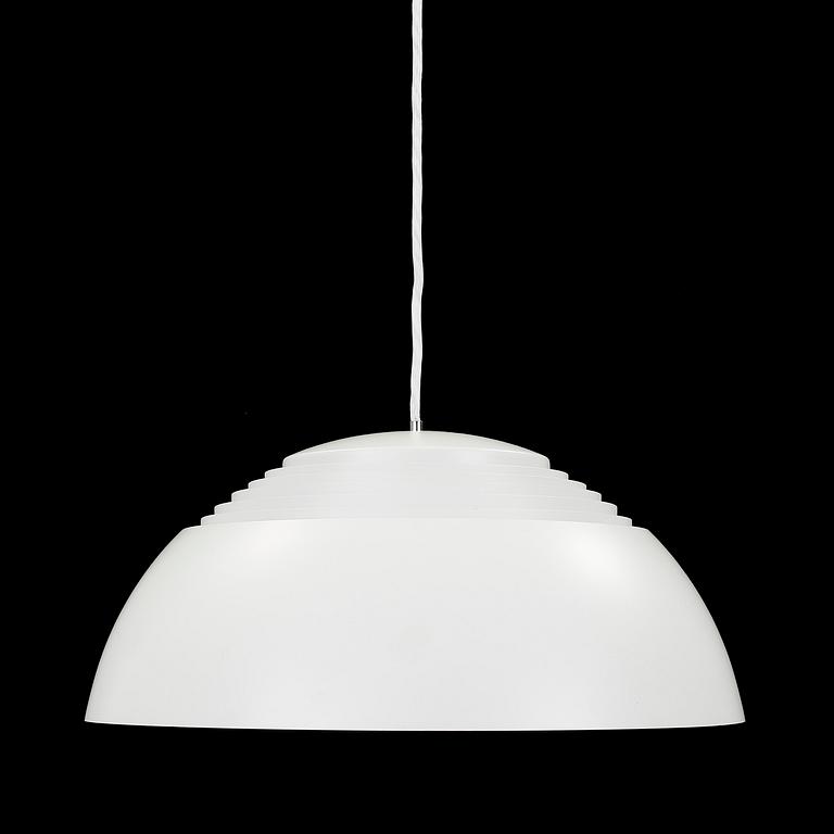 TAKLAMPA, "AJ-pendel", Arne Jacobsen för Louis Poulsen.