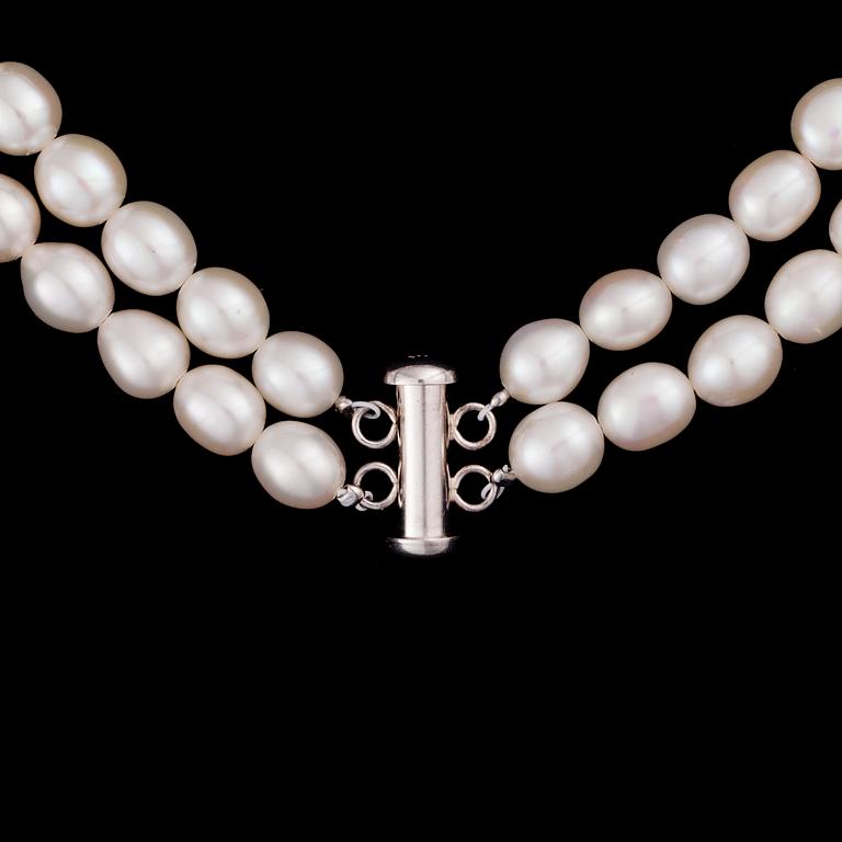 PÄRLCOLLIER, 2-radig, odlade pärlor, silverlås. 2000-tal.