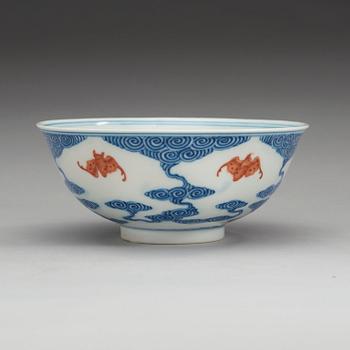A blue and white 'bats' bowl, late Qing dynasty with Guangxu six character mark.