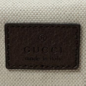 Gucci, suitcase / cabin bag.