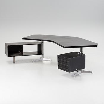A "Teclino" desk by Osvaldo Borsani for Tecno, Italy.