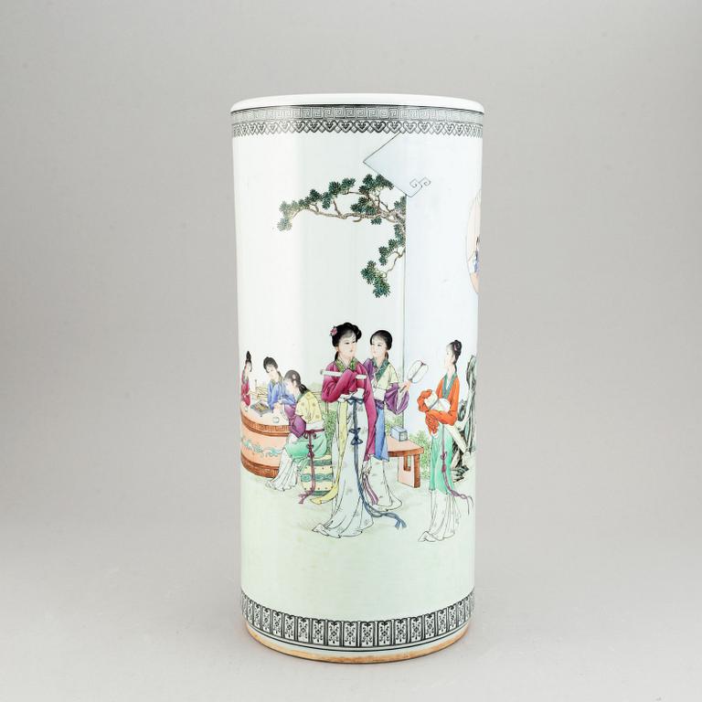 Paraplyställ, porslin. Kina, 1900-tal.