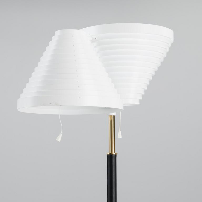 ALVAR AALTO, GOLVLAMPA, A810, formgiven 1959, 2000-tal.