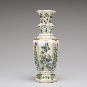 A famille verte vase, Qing dynasty, Kangxi (1662-1722).