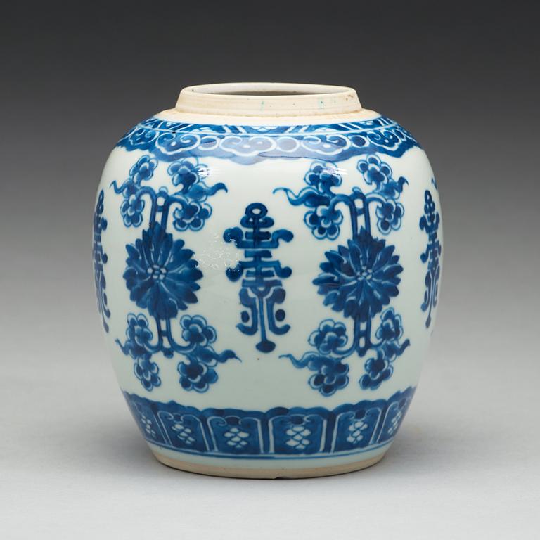 A blue and white jar, Qing dynasty, Kangxi (1662-1722).