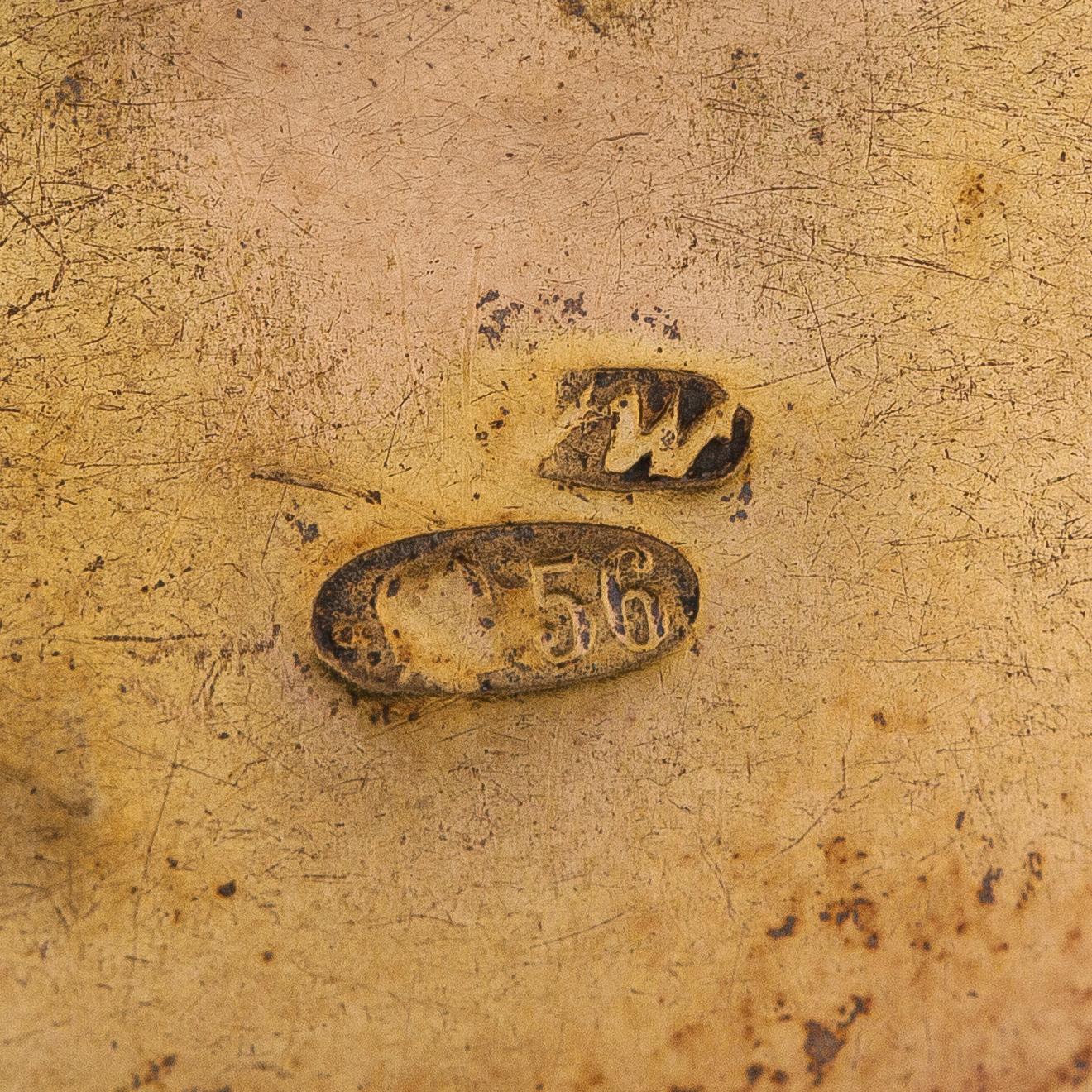 Medaljonki riipus, 14K kultaa, synteettiset rubiinit ja demantoidigranaatteja. Pietari, 1908-1926.