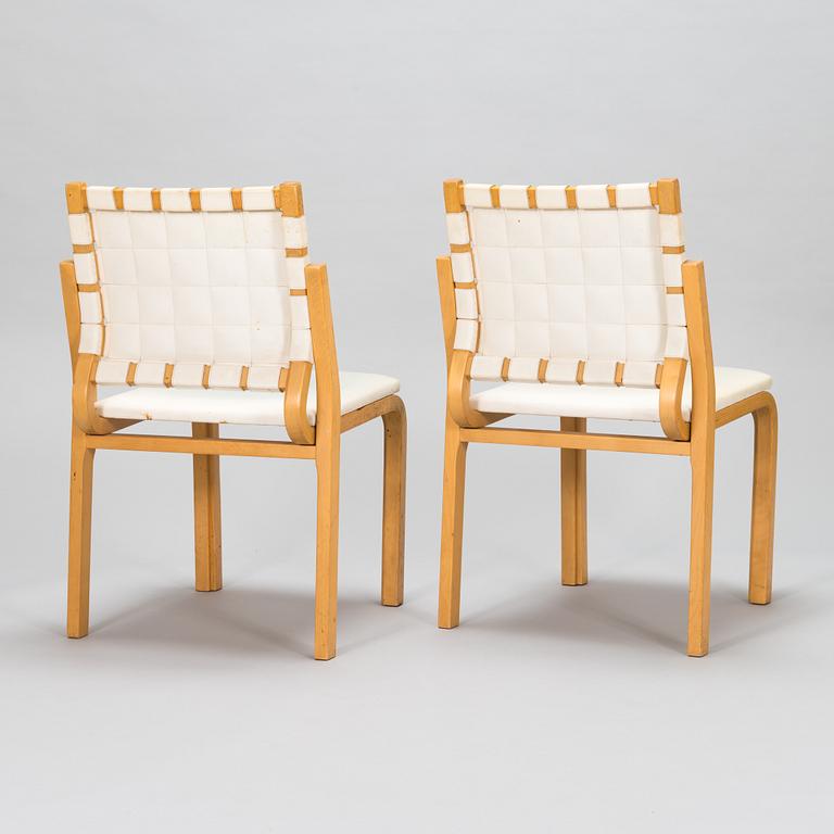 Alvar Aalto, a pair of 1960/1970s '612' chairs for Artek.
