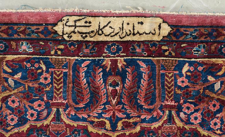SEMI-ANTIQUE SILK KASHAN. 327 x 233,5 cm.