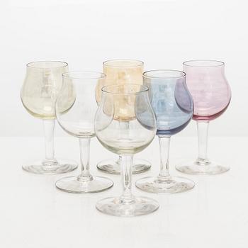 Erkki Vesanto, A set of twelve drinking glasses in iridescent glass, Iittala, 1950s/60s.