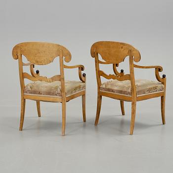 KARMSTOLAR, ett par, Karl Johan-stil, 1900-talets början.