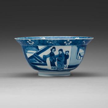 390. A blue and white bowl, Qing dynasty, with Kangxis six character mark and period (1662-1722).