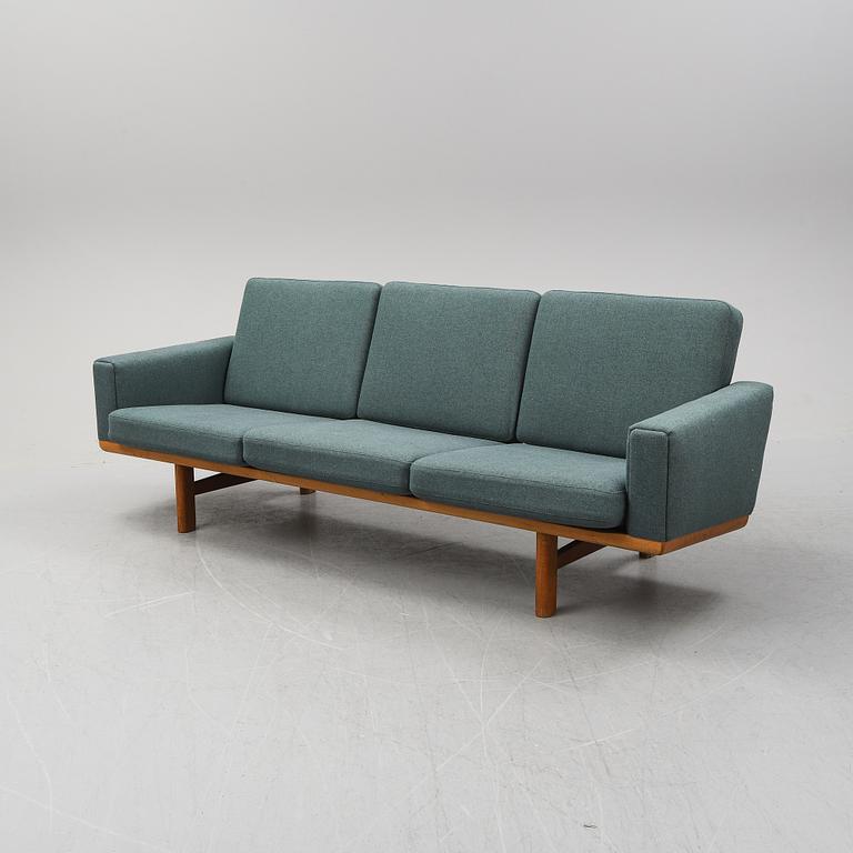 Hans J Wegner, soffa, GE-236, Getama, 1900-talets andra hälft.