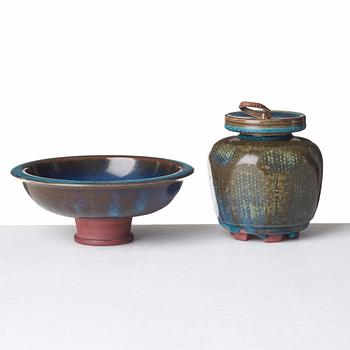 Wilhelm Kåge, urna med lock samt skål på fot, "Farsta", Gustavsbergs studio, bl a 1956.