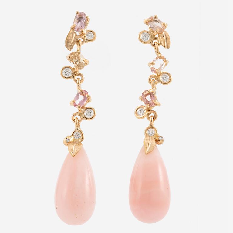 Örhängen, Mandelstam, 18K guld med rosa opaler, rosa turmaliner och briljantslipade diamanter.