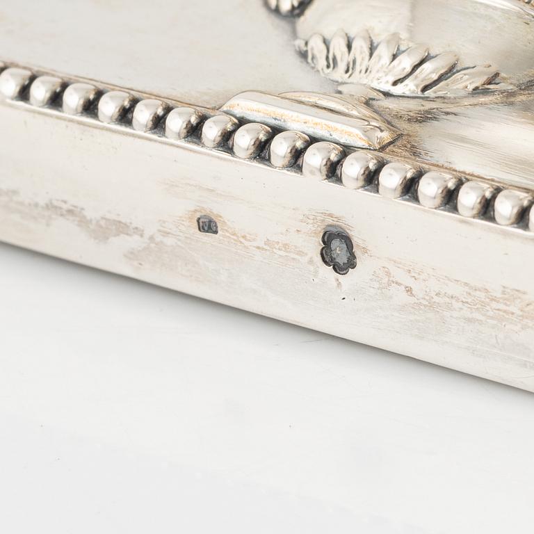 Ljusstakar ett par, silver, Louis XVI-stil, Wien, Österrike, omkring år 1900.