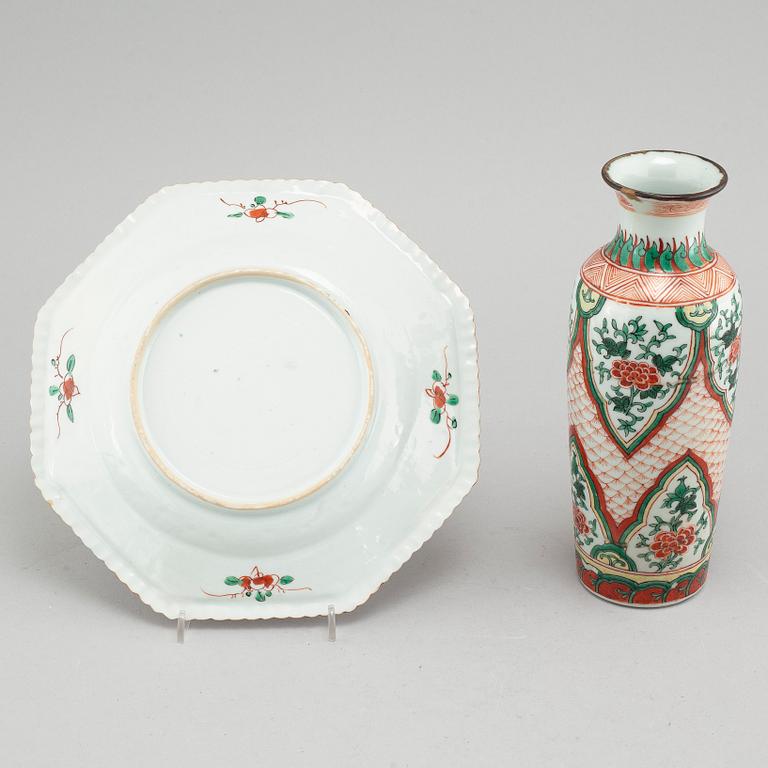 Two pieces of chinese porcelain, 19th century.