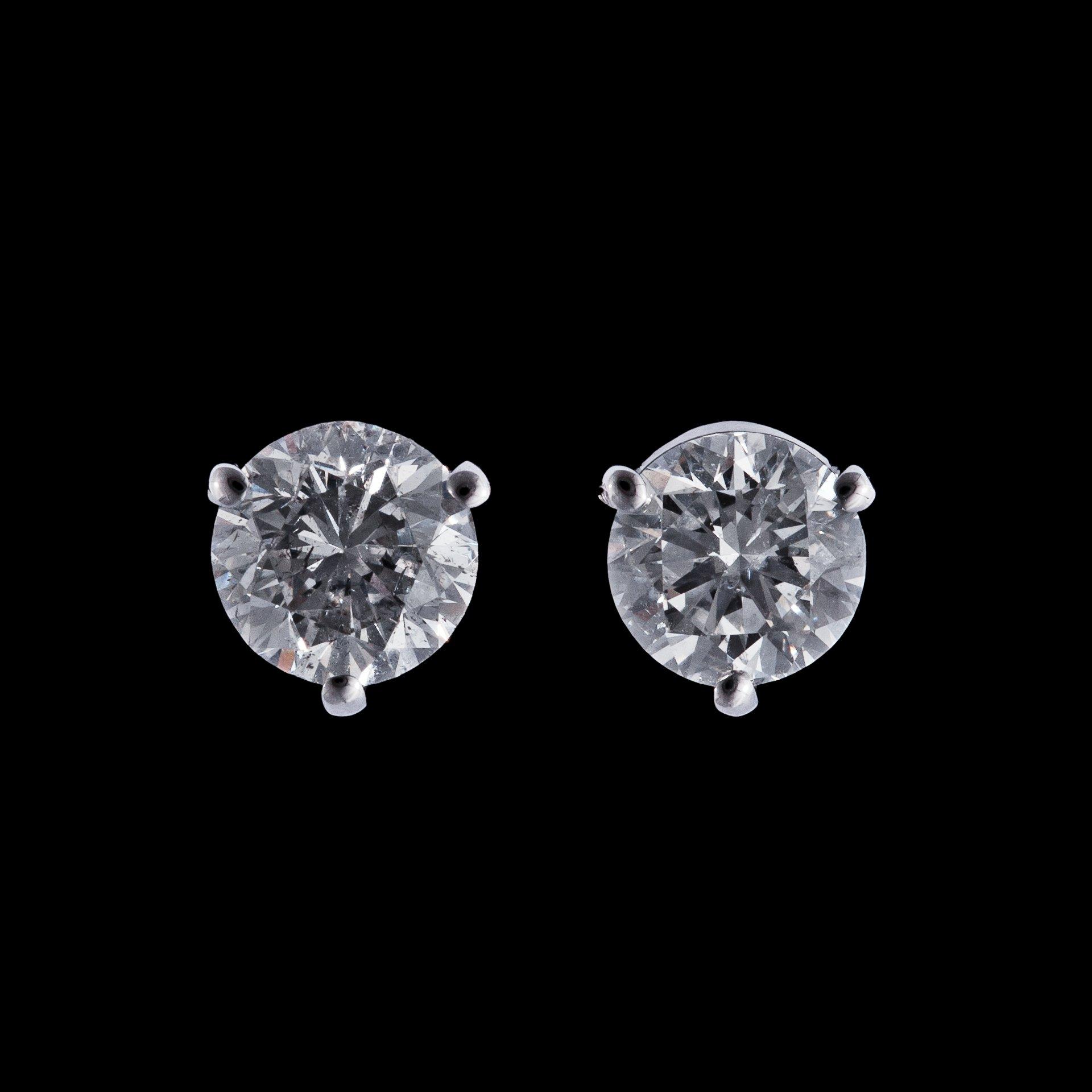 ÖRHÄNGEN, vardera briljantslipad diamant, ca 0.75 ct/st.