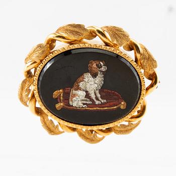 Gustaf Adolf Cedergren, brooch 18K gold with micro-mosaic of a Cavalier King Charles Spaniel and original case, 19th century.