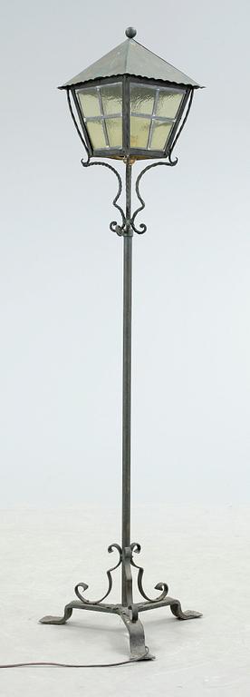 GOLVLAMPA, smidesjärn, 1900-tal.